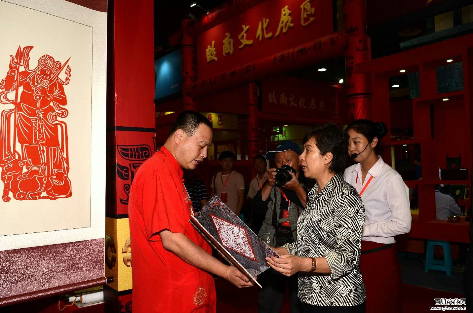 著名纸雕艺术家刘喜成亮相中国航空节