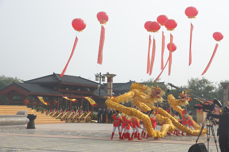 河南商丘交警护航第七届2018中国·商丘国际华商节开幕暨拜谒仪式！