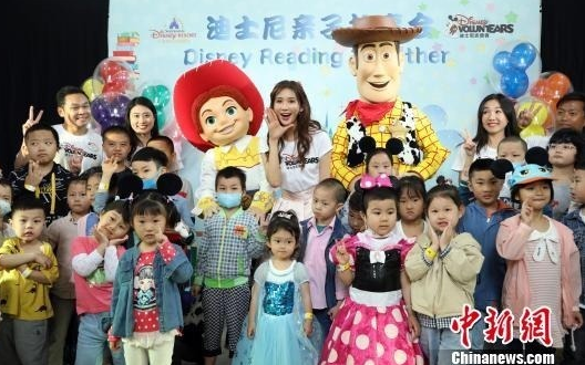林志玲成为上海迪士尼度假区明星志愿者大使