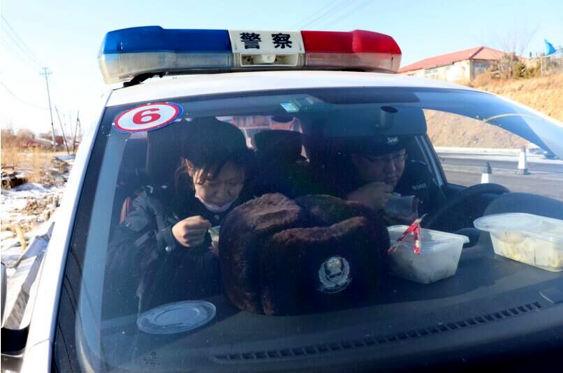  内蒙古：双警家庭，战“疫”路上携手前行