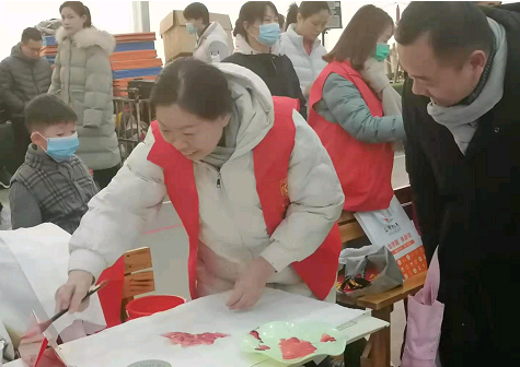 山东聊城市直书画家协会开展“冬至送温暖，社区有关爱”活动