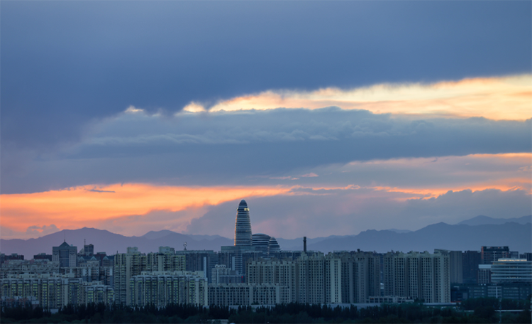 太美了、北京雷雨后的双彩虹如油画晚霞