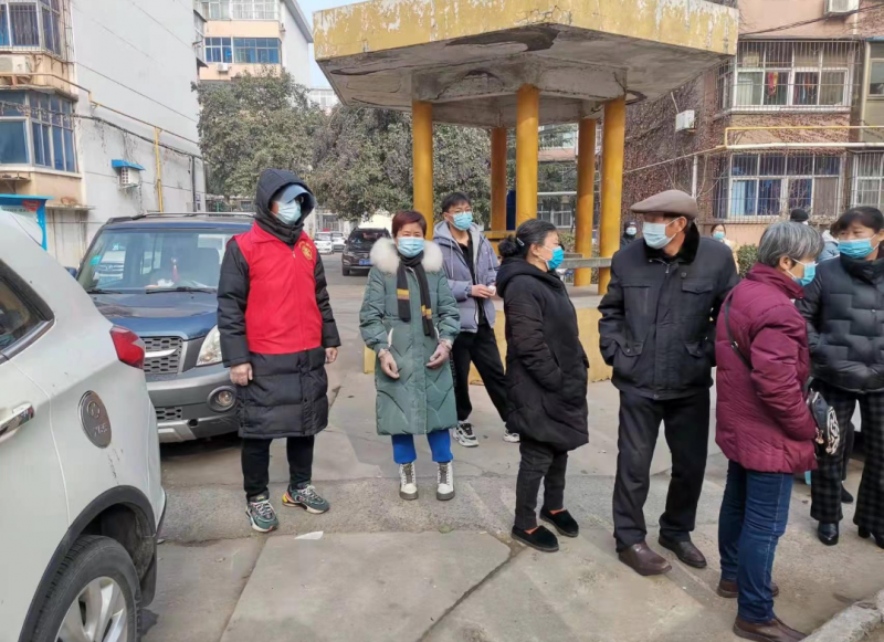 河南省安阳市钢三路小学志愿者抗“疫”战场：《抗击疫情 ‘红运’带头》