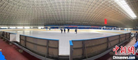 中国自主研发建设首块千米“可移动”冰场在齐齐哈尔投用