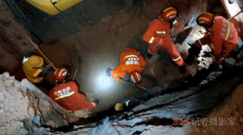工地塌方人被困，郑州消防忙救援