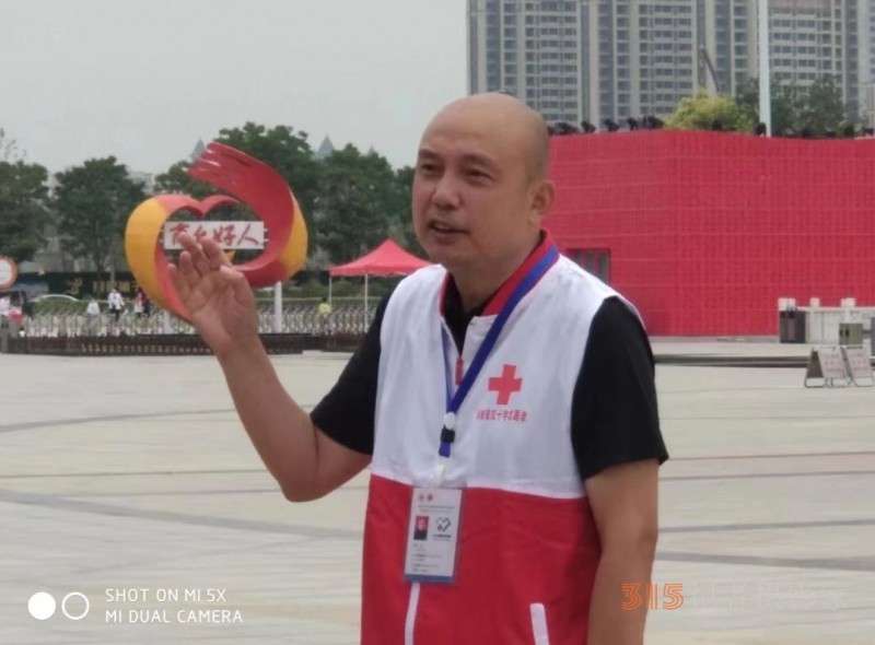 河南省商丘市红十字会联合商丘市众人志愿服务队举行造血干细胞捐献宣传活动