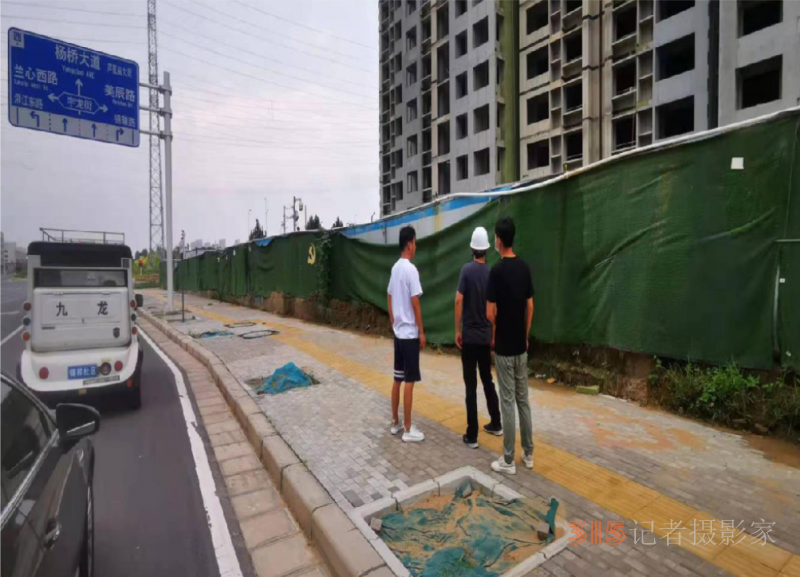 郑州市经济技术开发区九龙办事处破损围挡专项整治行动