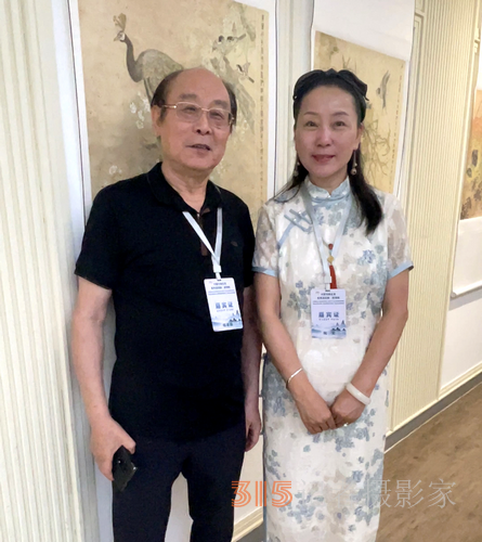 画家何文应邀参加中国书画名家世界巡回展“新加坡展”